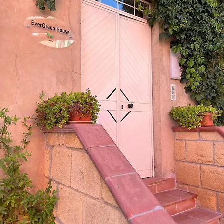 Holiday home Evergreen House